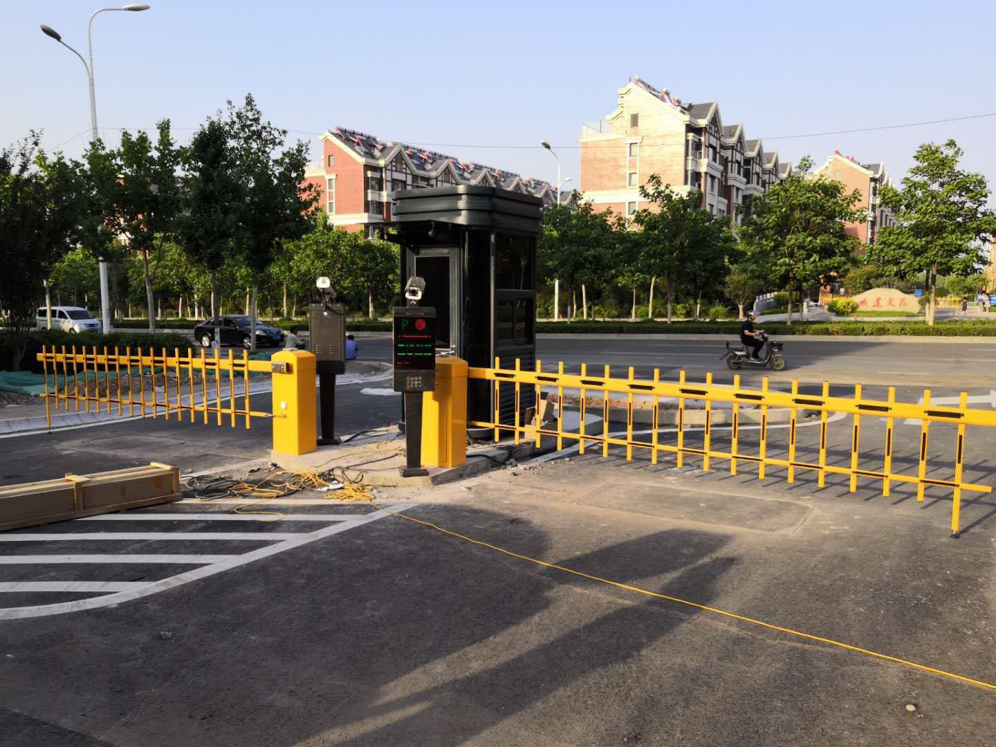 道闸-车牌识别-人脸识别-人员通道闸-广告门-济南科创鼎新电子科技