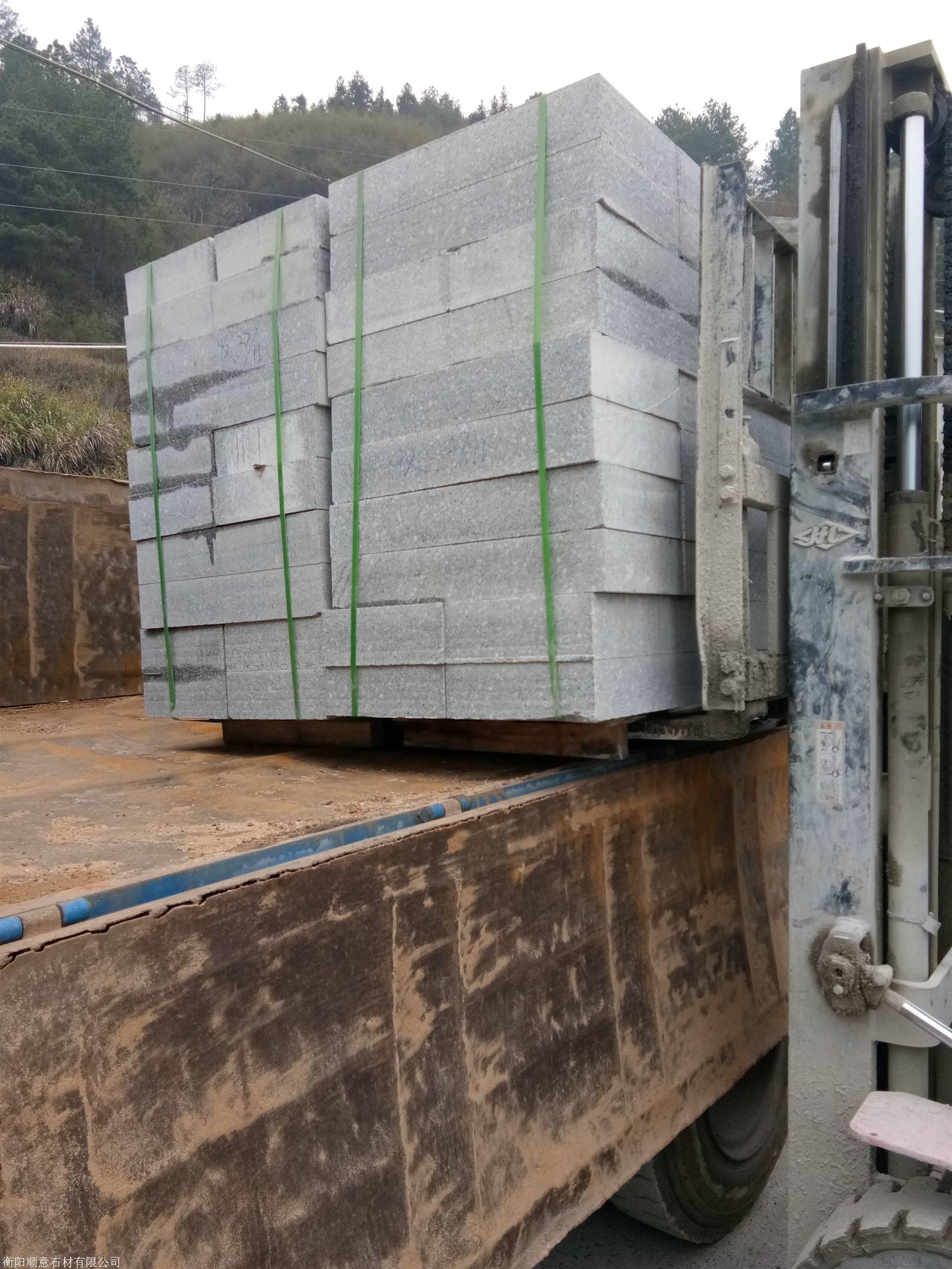 石材荒料规格 衡阳芝麻灰方料矿山 石材荒料开采 石