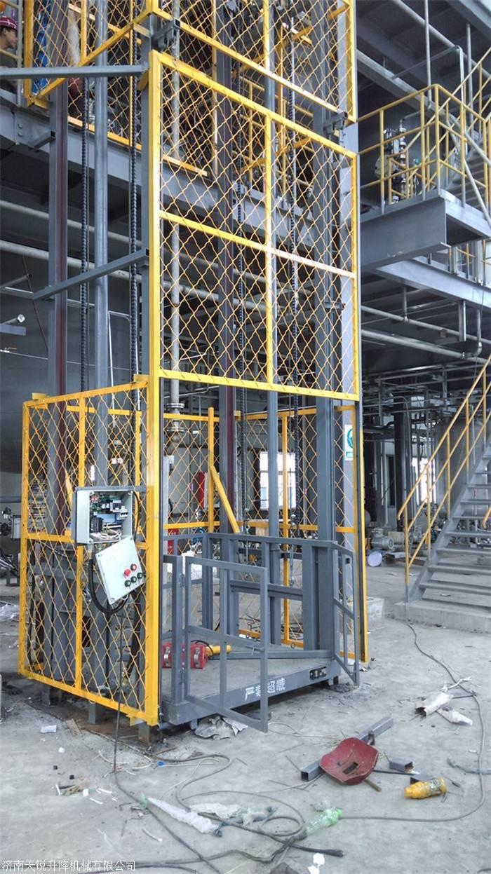 钦州3层导轨链条升降货梯 钢丝网外围防护