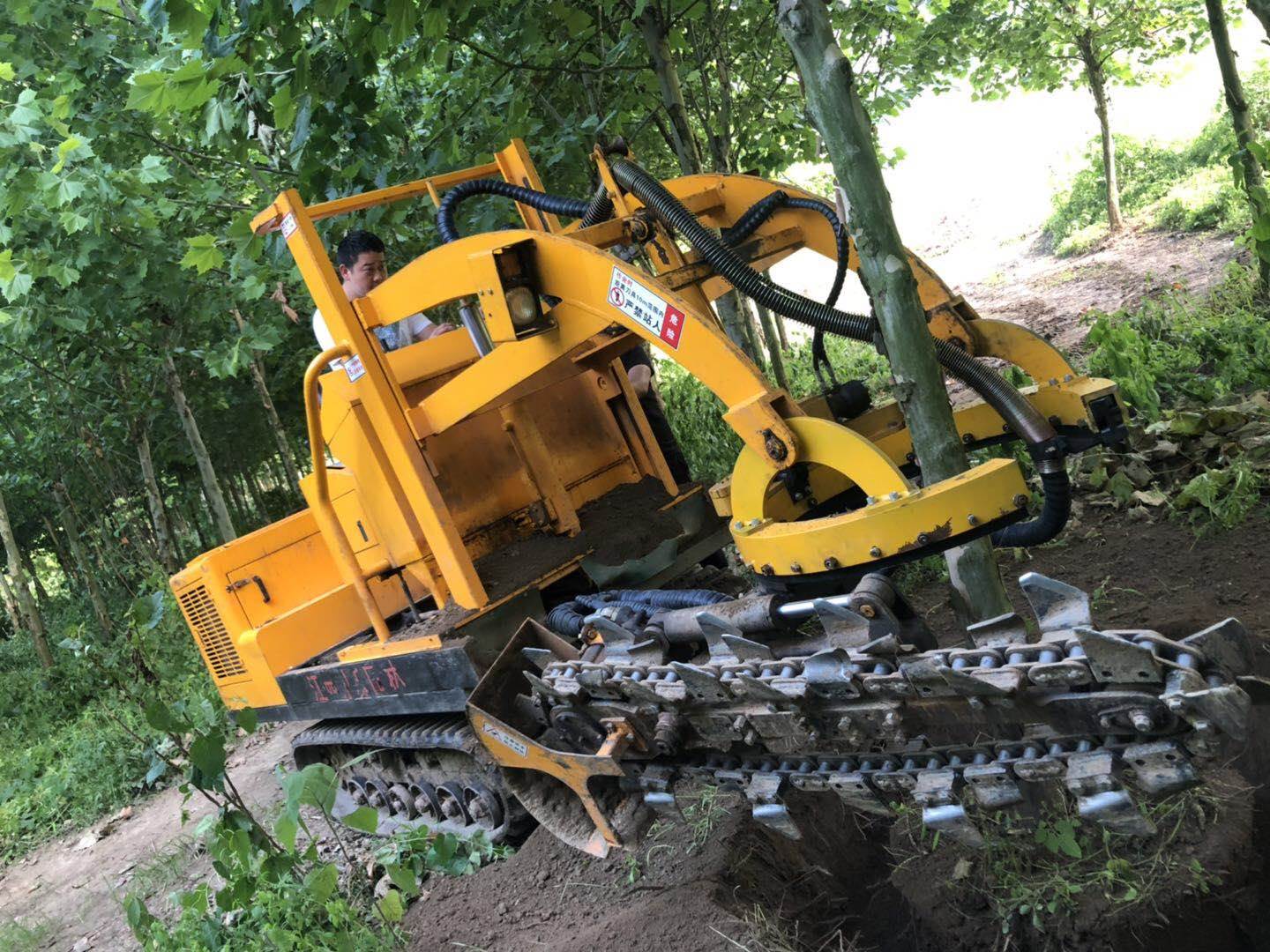 三普带土球挖树机