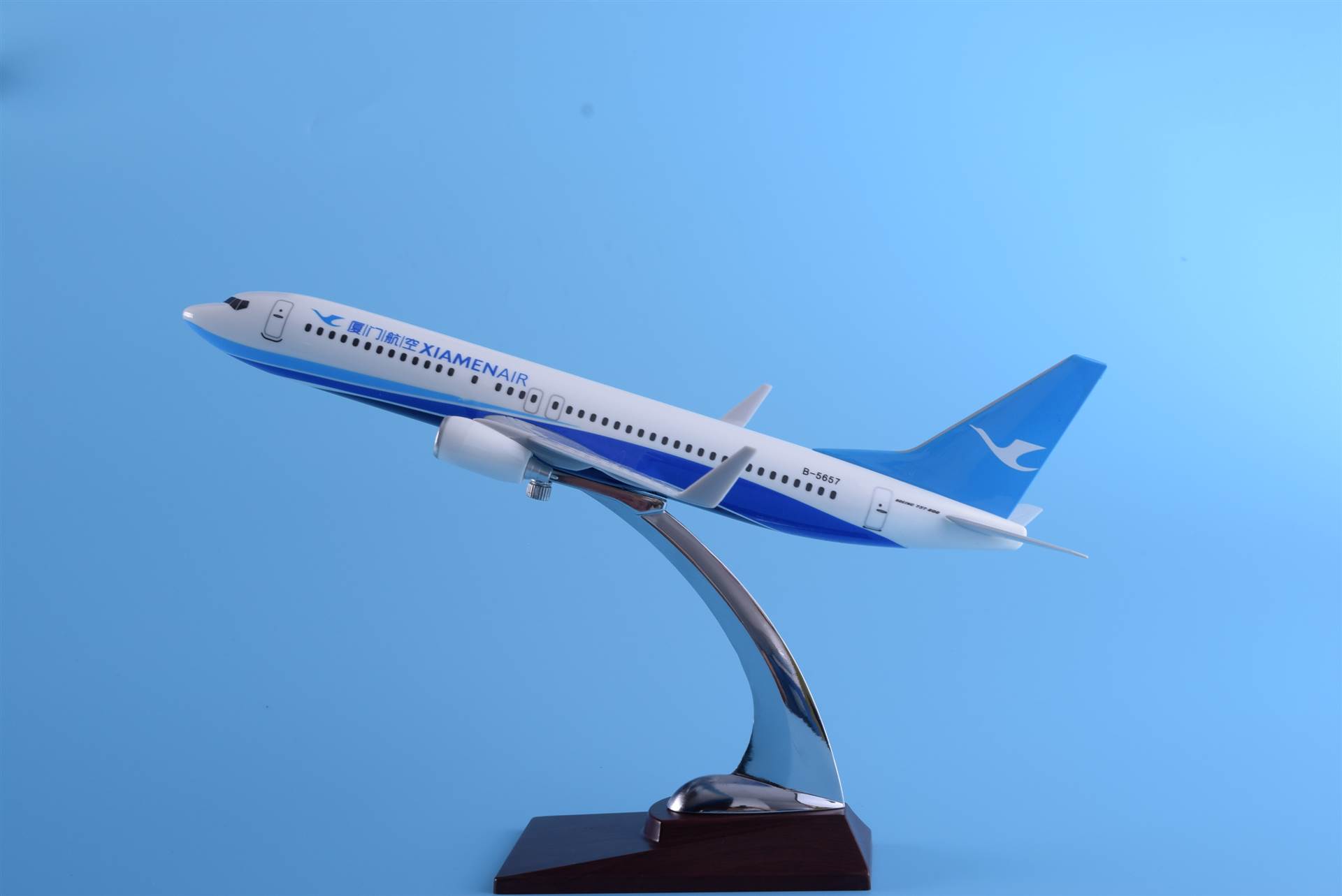 飞机模型厂家飞机模型工厂礼品玩具32cm波音b737800厦门航空树脂