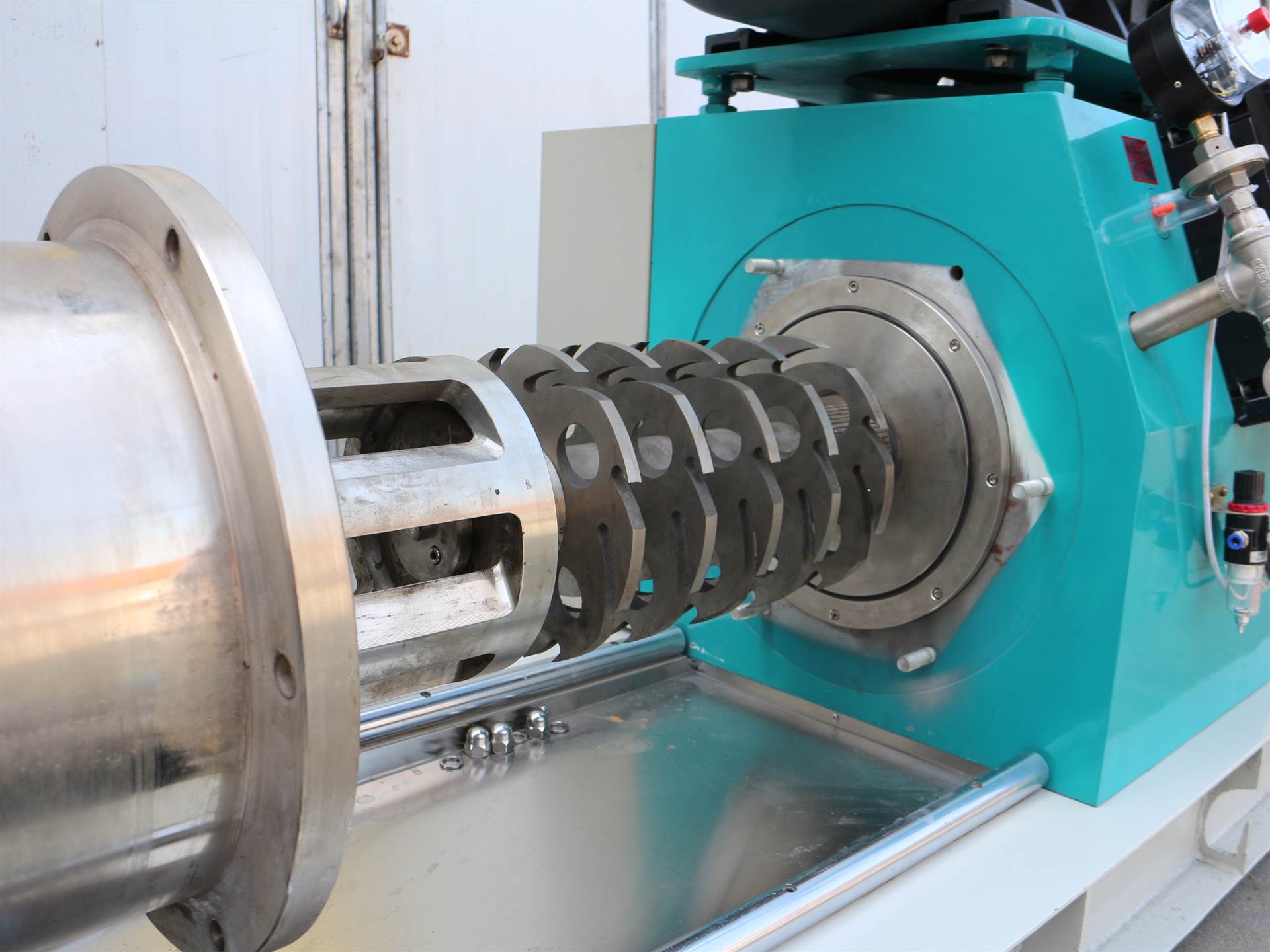 大型砂磨机100l超细砂磨机 砂磨机卧式 卧式密闭砂磨机卧式砂磨机