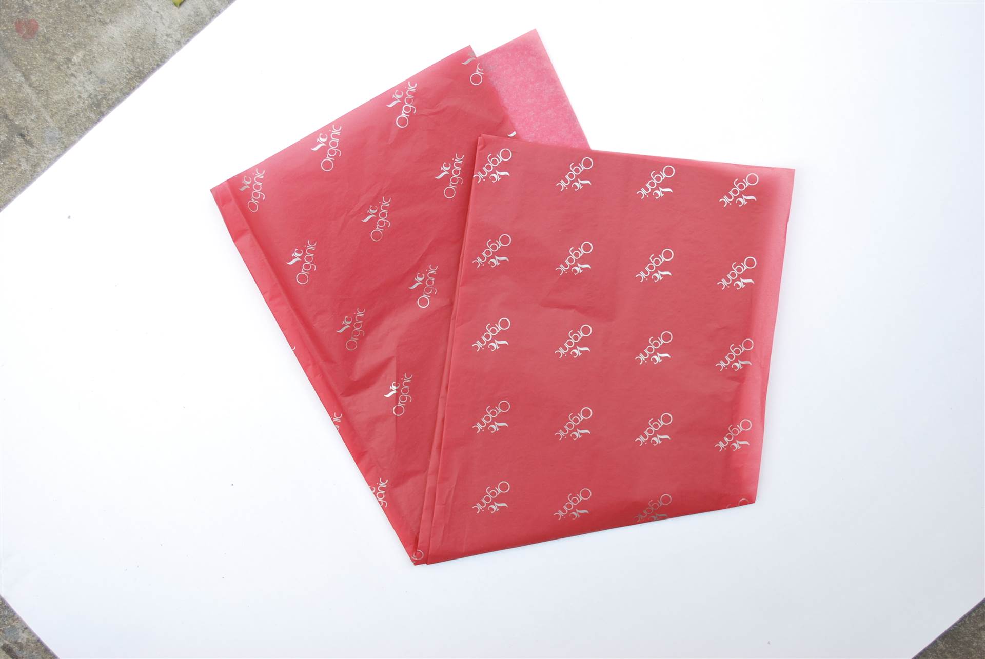 供应大红色拷贝纸服装包装纸防潮透气