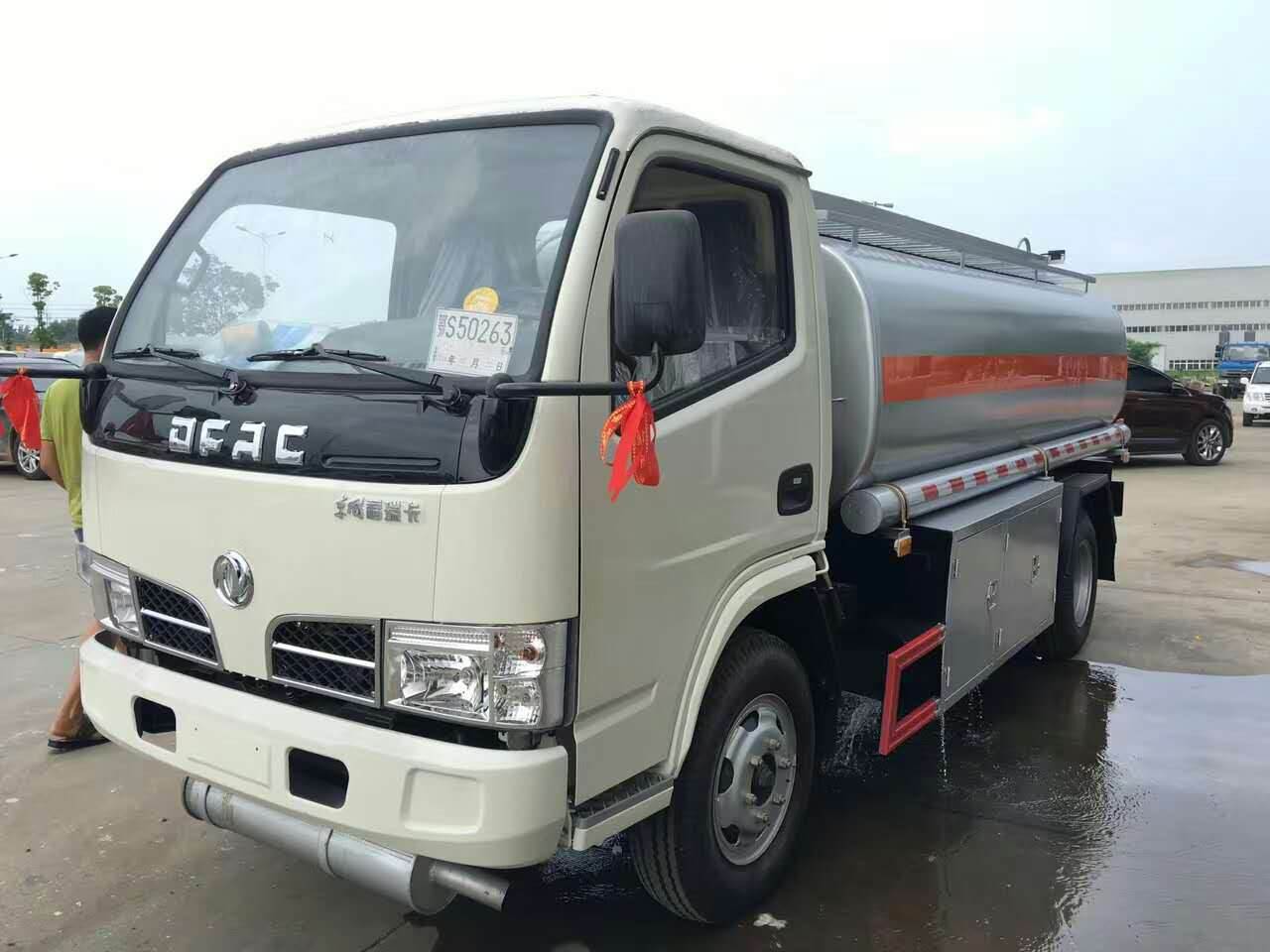 湖北楚胜专用汽车制造有限公司 产品展厅 >全新包上户2至40吨油罐直销