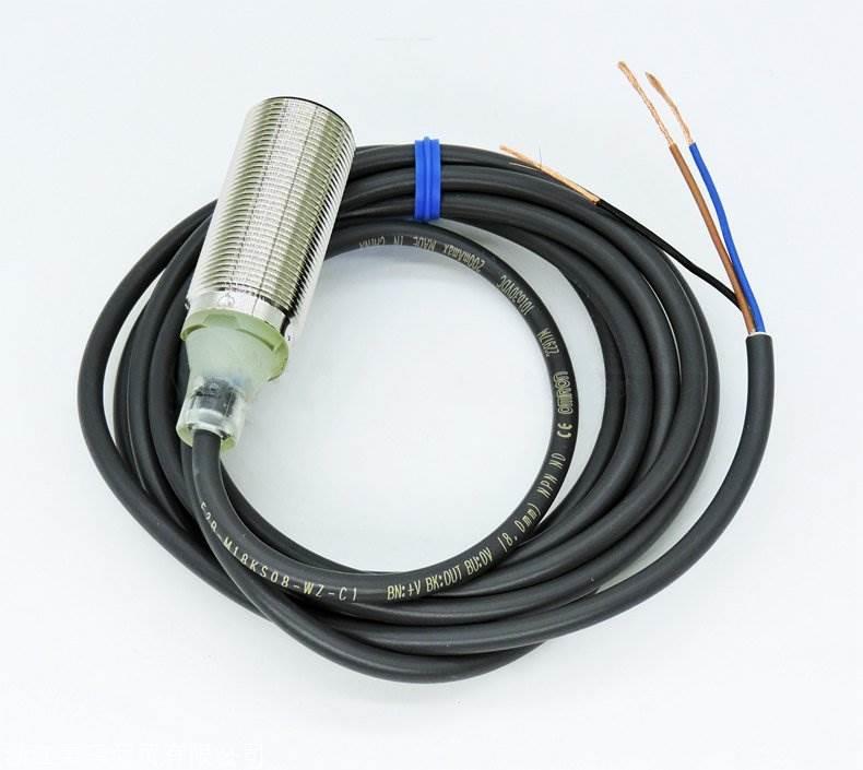 欧姆龙接近开关e2s-q14-1m