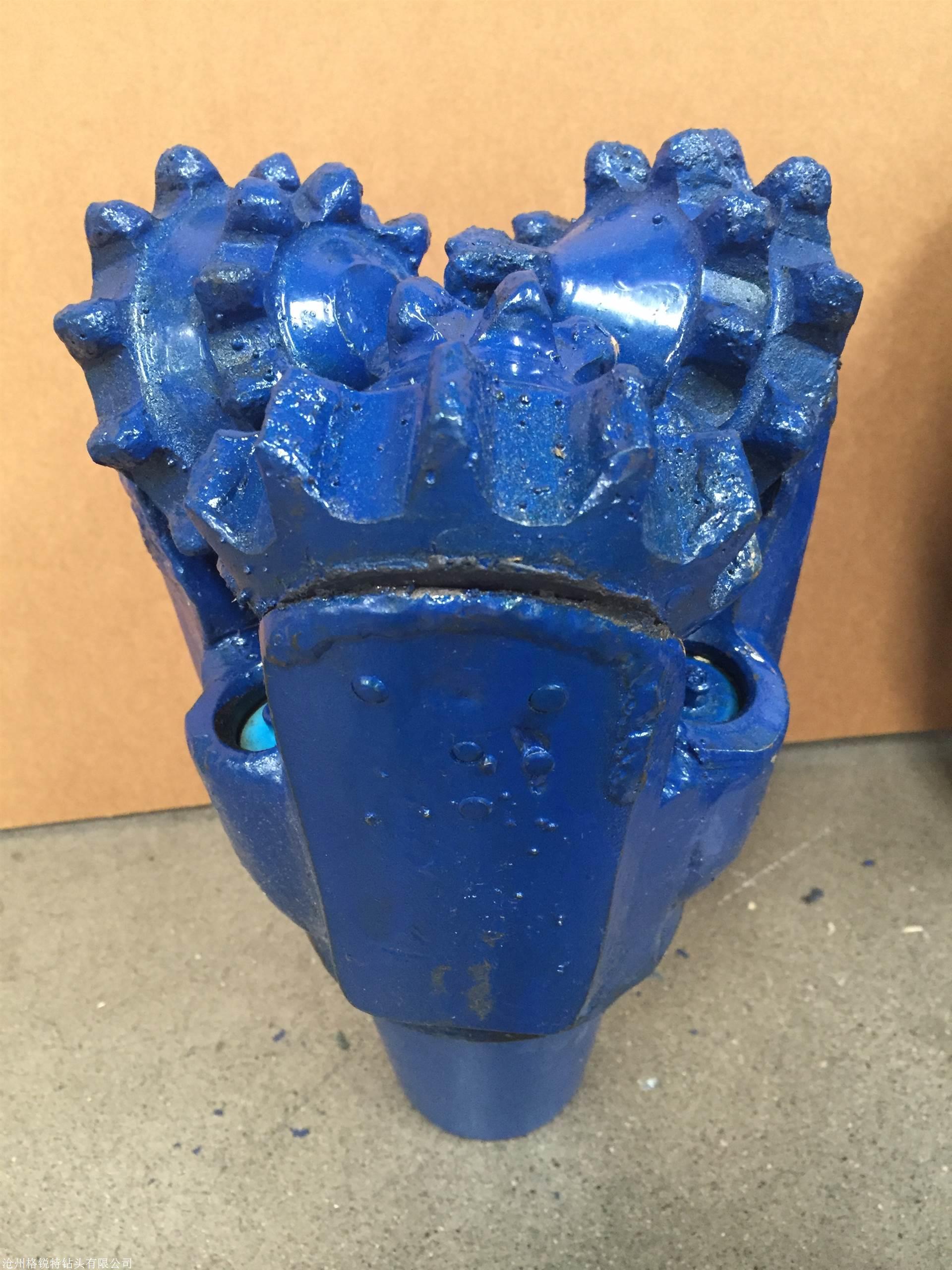 石油镶齿三牙轮钻头