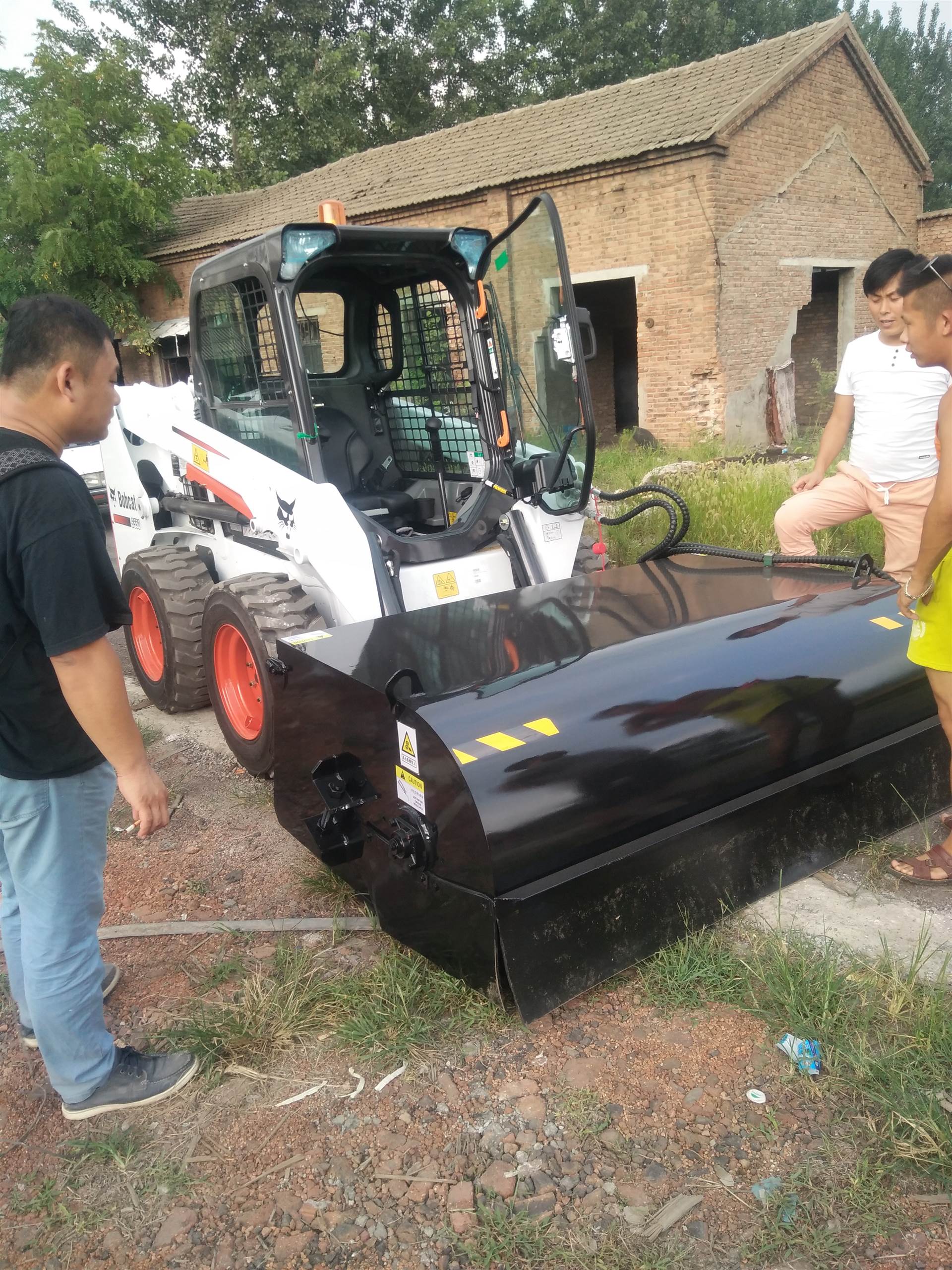 浙江嘉兴市山猫无尘封闭清扫车厂家