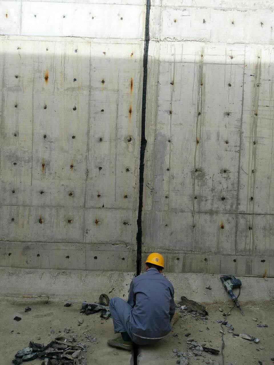 铝厂污水池沉降缝堵漏技术