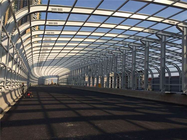 四川铁路轻轨全封闭式声屏障厂家