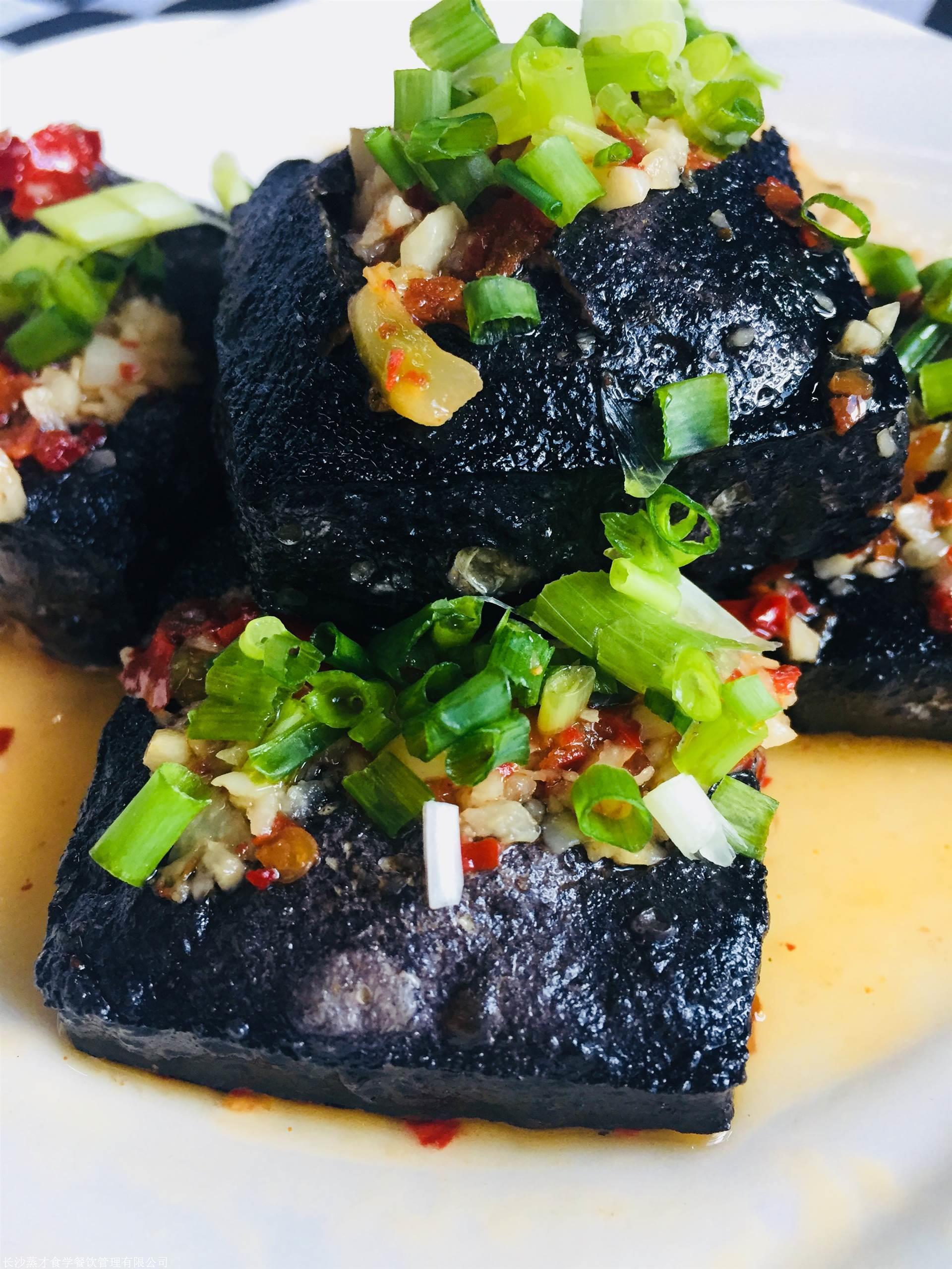 长沙臭豆腐搭配铁板鱿鱼摆摊做图片_高清图-长沙蒸才食学餐饮管理有限