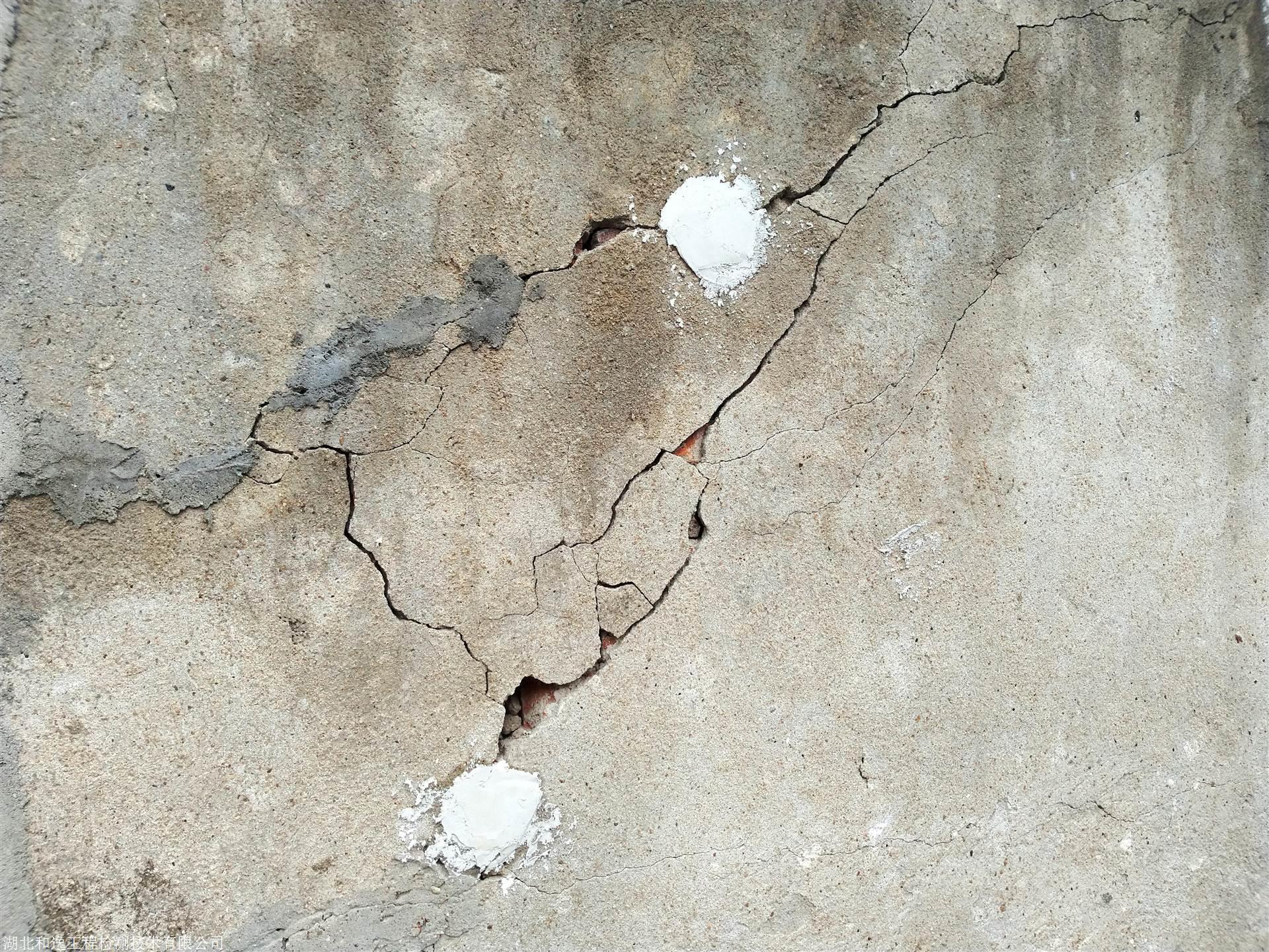 大体积混凝土:结构断面小尺寸在800mm以上,同时水化热引起的混凝土内