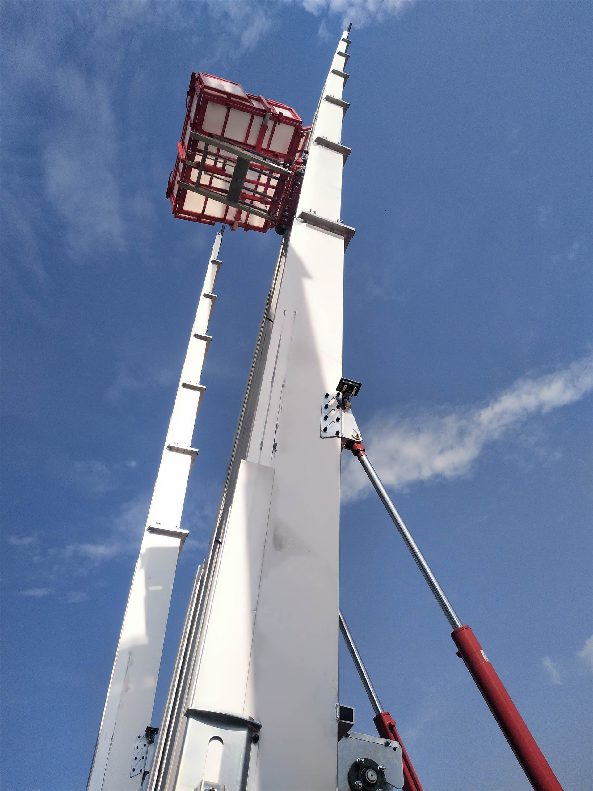 云梯车价格云梯车卖原装进口高空云梯车