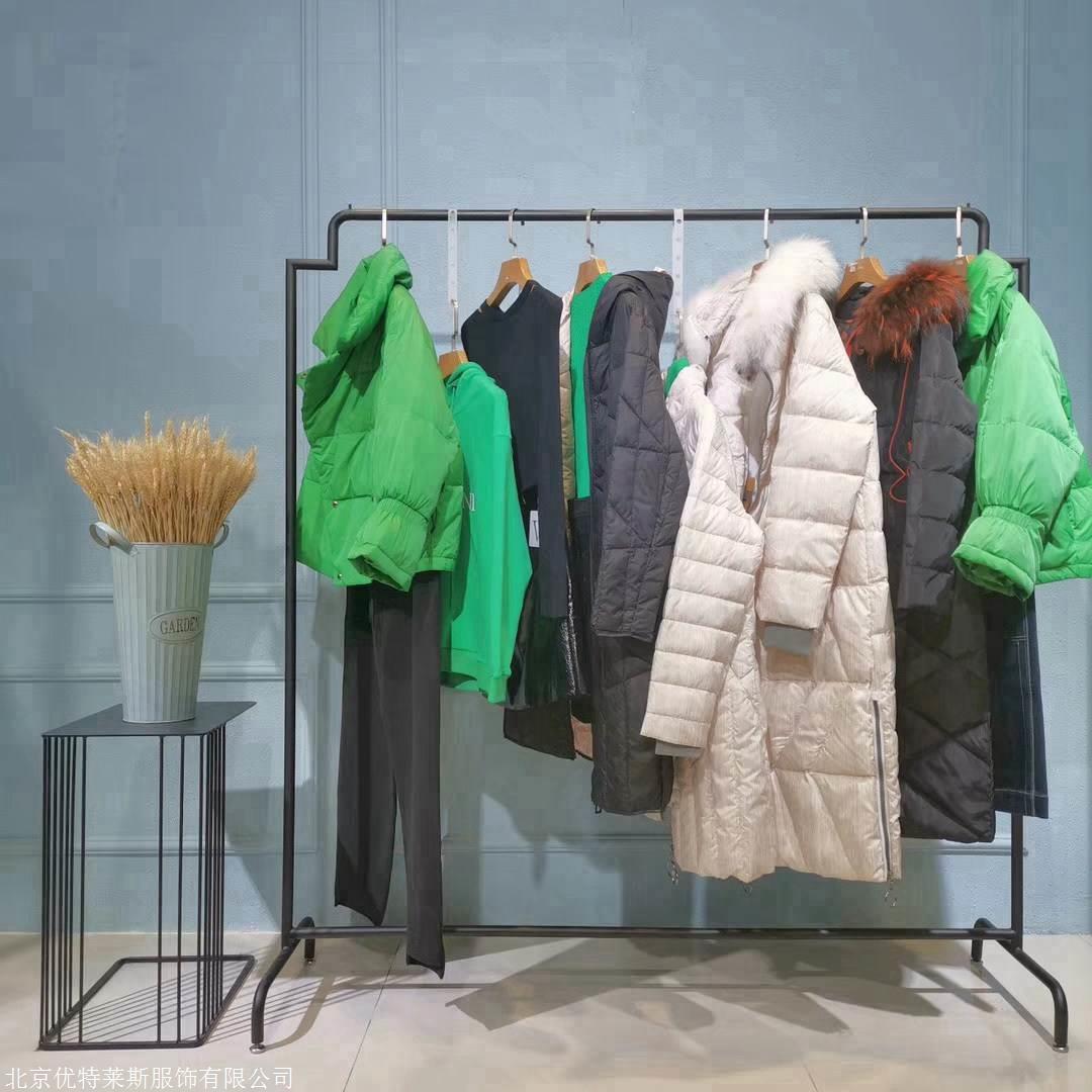 晒谷场2019冬大码女装品牌女装剪标批发专柜正尾货货源走份