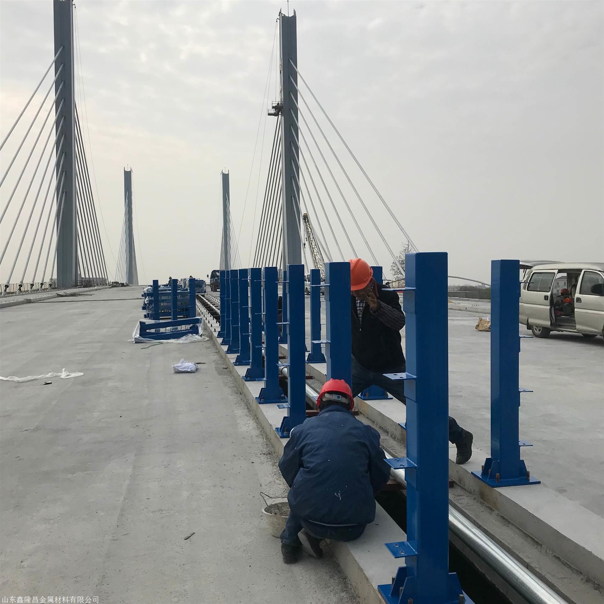 天桥隔离护栏 河北不锈钢复合管厂家 不锈钢复合管天桥栏杆价格