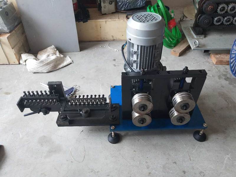 5 1.0铁丝拉直机