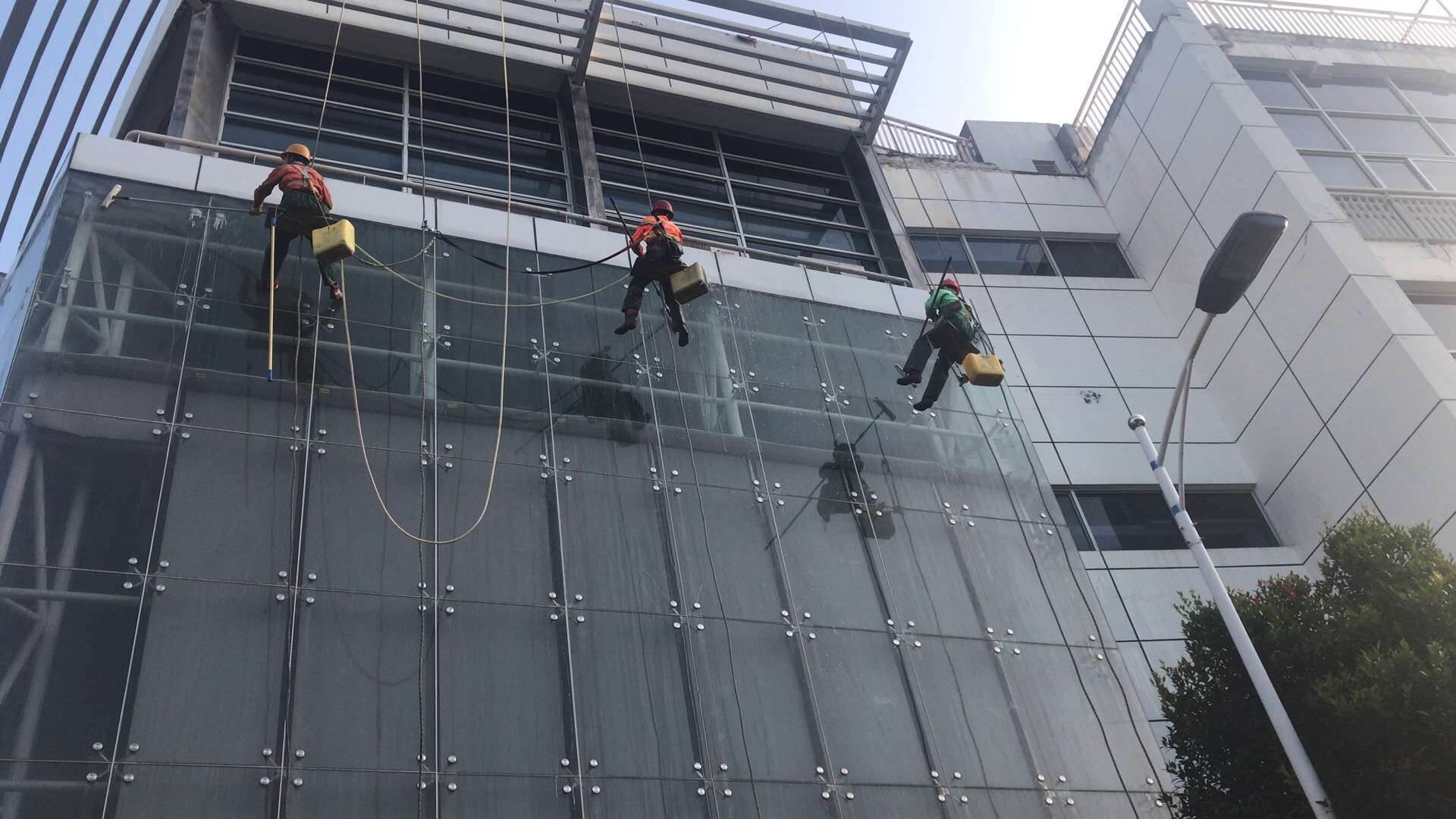 高空外墙清洗资质 惠州外墙清洗公司 就找惠州盛源清洁公司