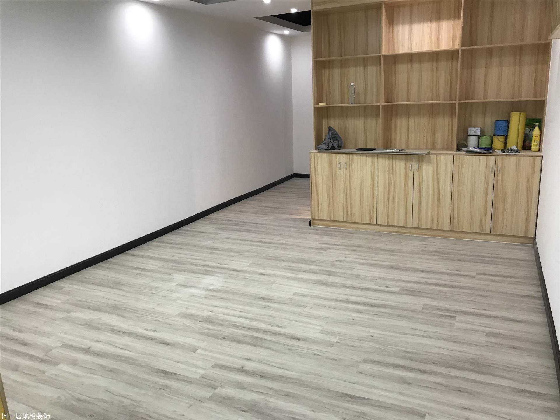 天瑞广场写字楼办公室spc锁扣地板铺装案例效果图