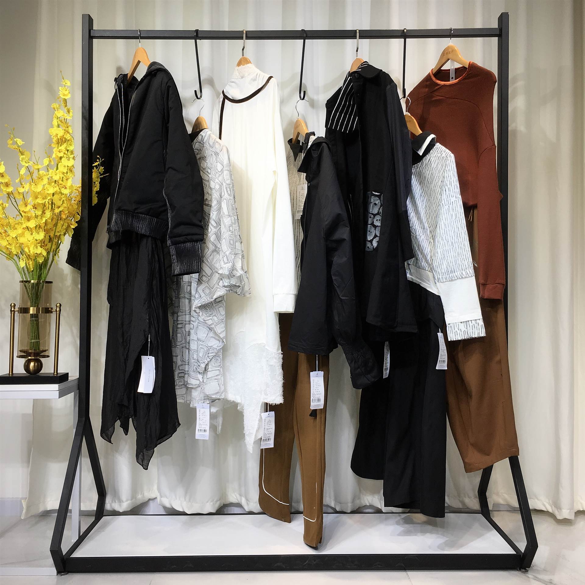 自然码秋冬休闲大码女装实体一手女装货源品牌折扣尾货市