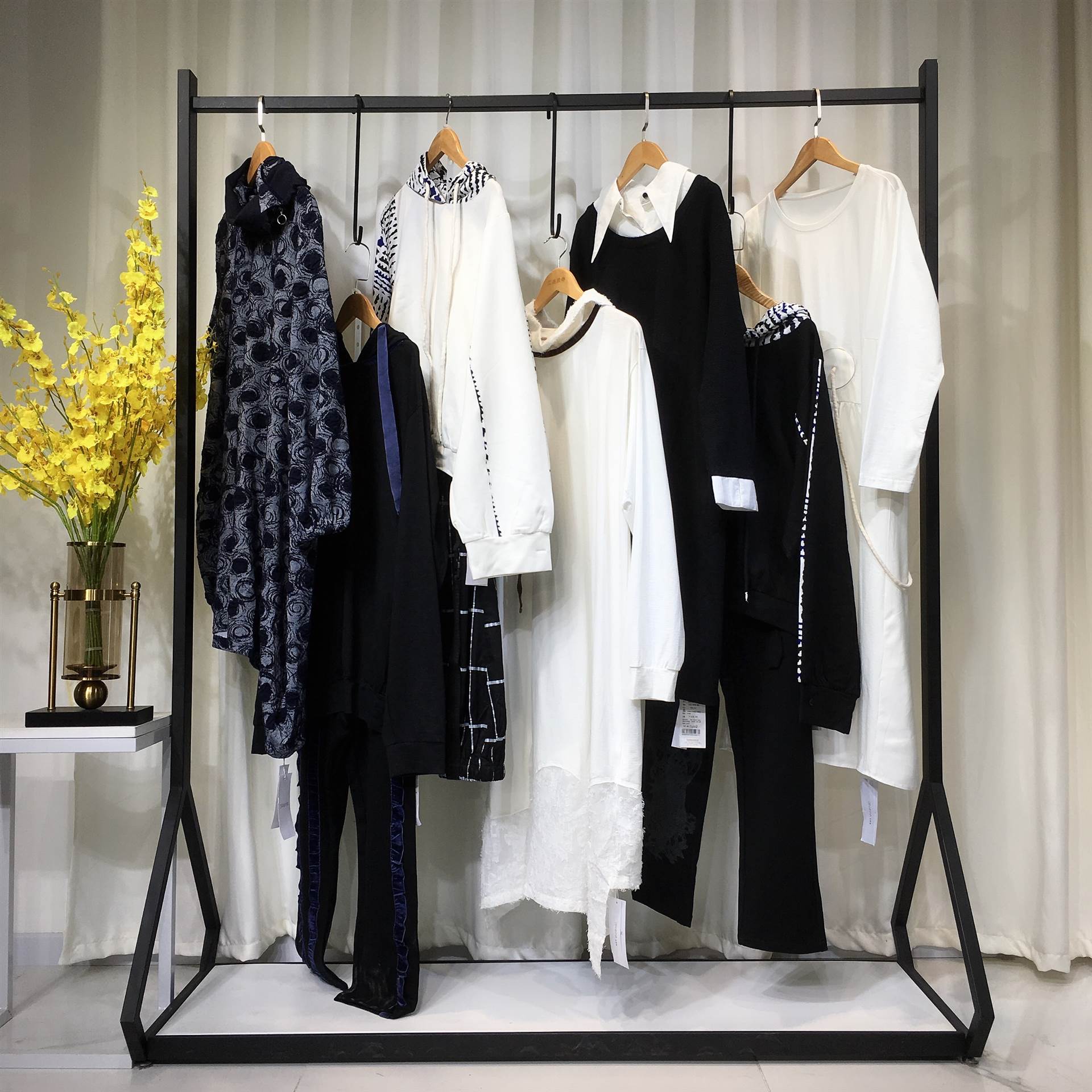 自然码秋冬休闲大码女装实体一手女装货源品牌折扣尾货市