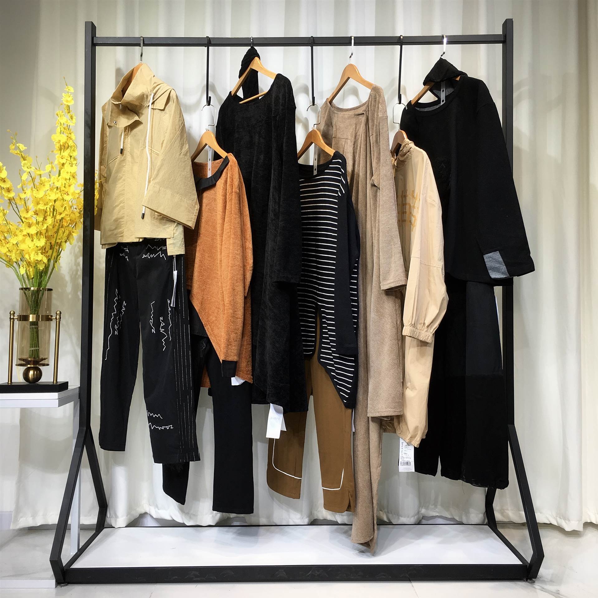 自然码秋冬休闲大码女装实体一手女装货源品牌折扣尾货市