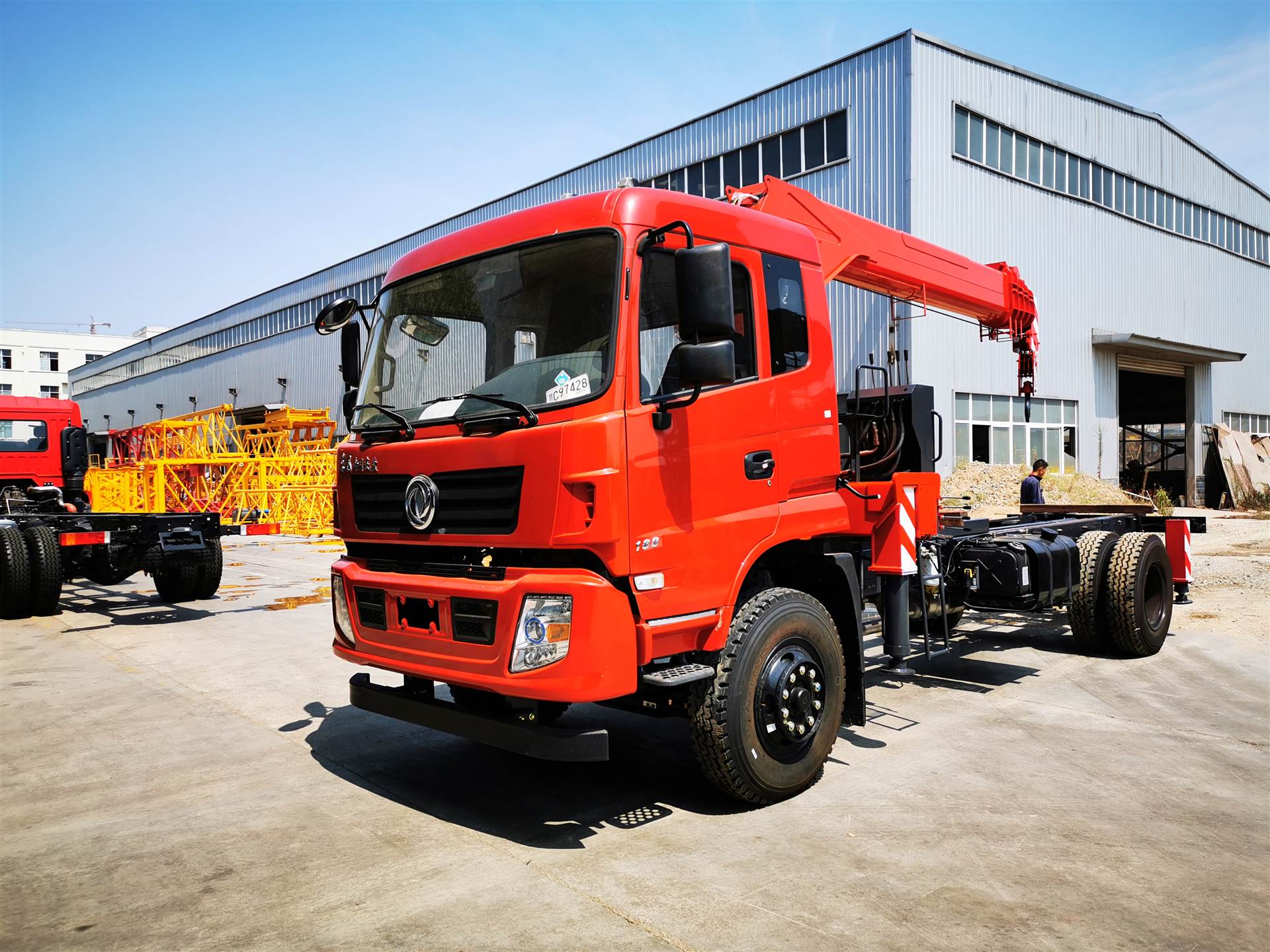 东风柳汽腾宇8吨随车吊图片