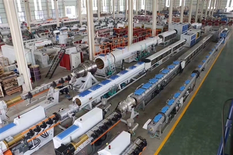 金纬机械小口径PE管道高速挤出生产线