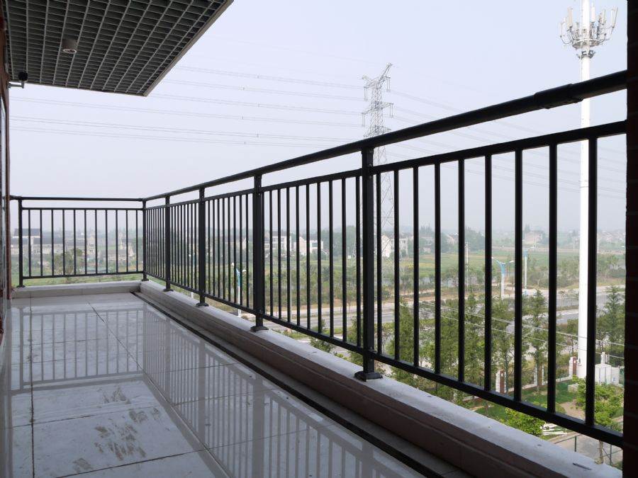 新乡阳台栏杆 围墙护栏 厂区安全防盗护栏批发生产