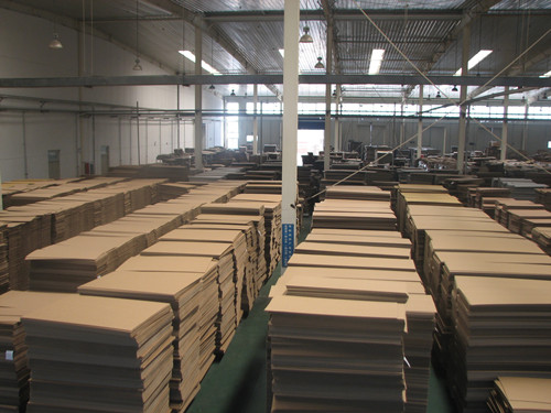 玉鑫纸箱包装汽车覆盖件