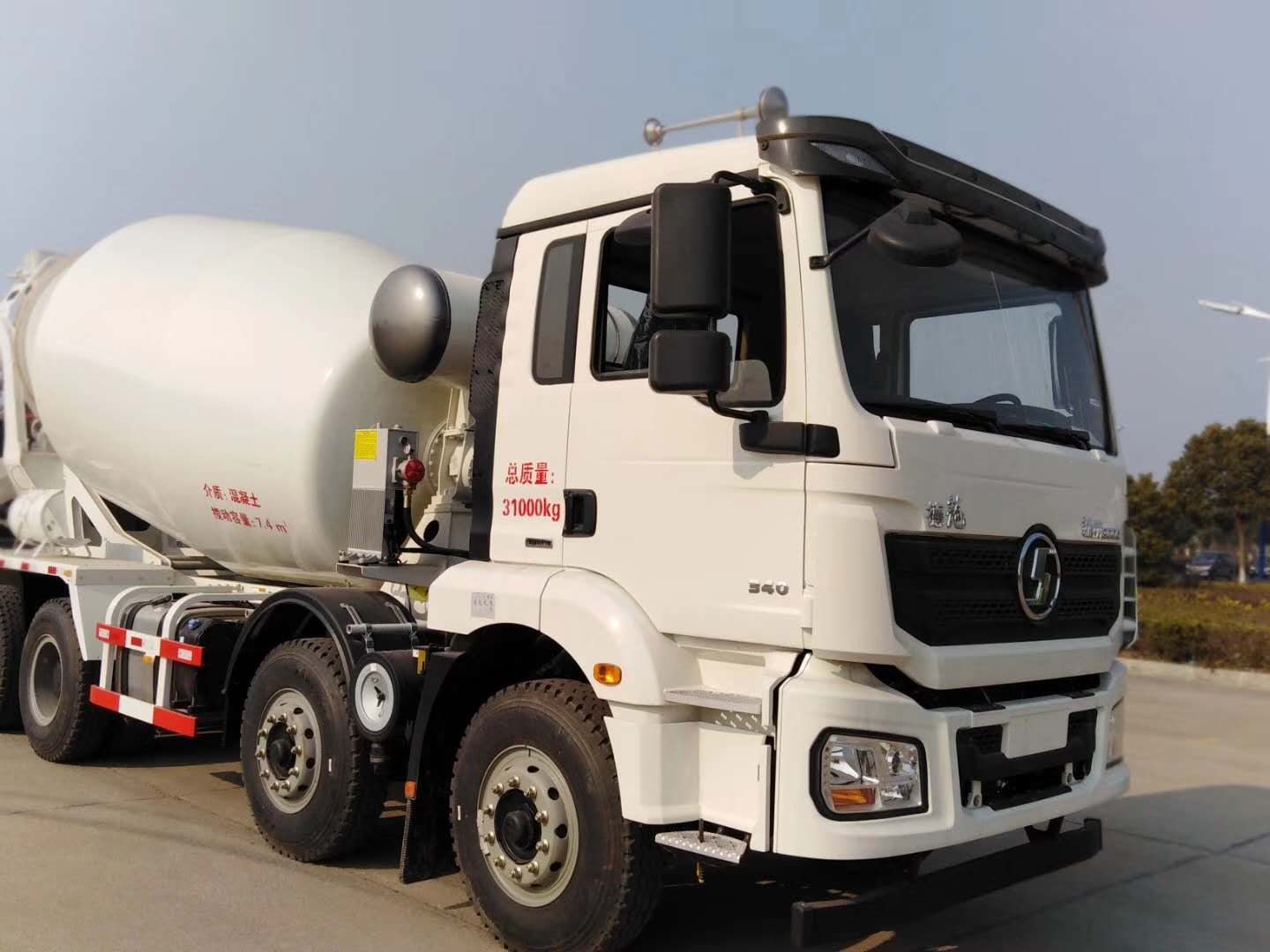 中联轻量化搅拌车